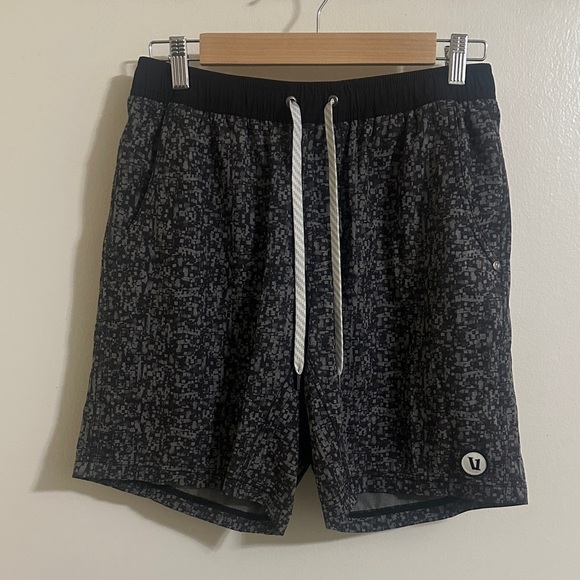 Vuori Other - EUC Vuori Men’s Kore 8” Shorts Grey Black Digital Medium
